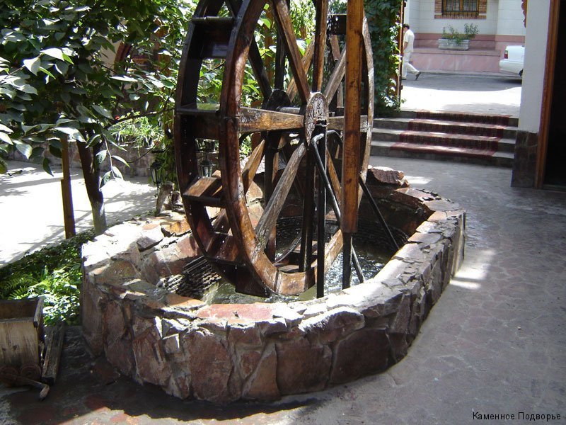 Отделка колодца и мощение природным камнем