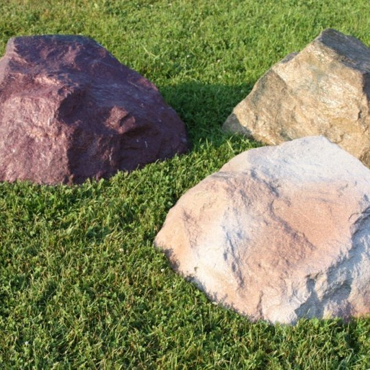 Валун разноцветный